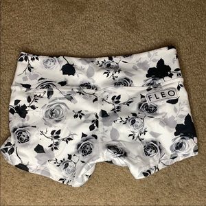 FLEO White & Black Roses Print Shorts. Size Small.